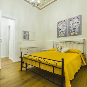 https://appartamento-martoglio-casa-vacanze.taorminaitalyhotels.com